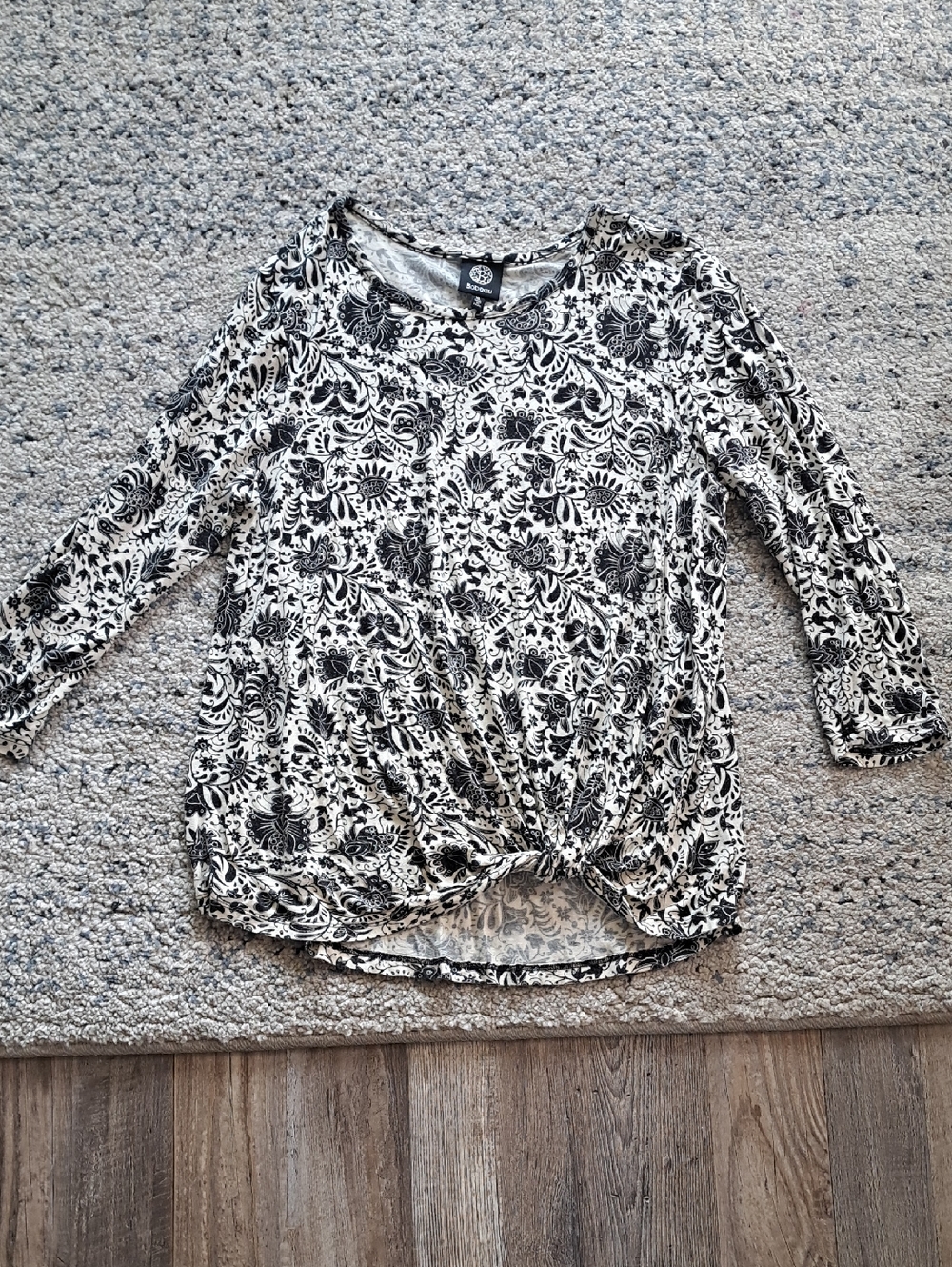 bobeau Black & White Floral Knot-Front Long Sleeve Top